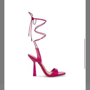 BRAND NEW. NEVER BEEN WORN.